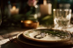Demander sa main : Comment rédiger un texte de demande en mariage inoubliable